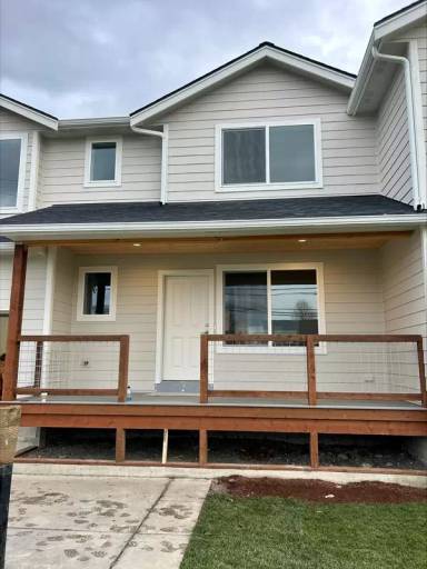 Main picture of 200 Front St