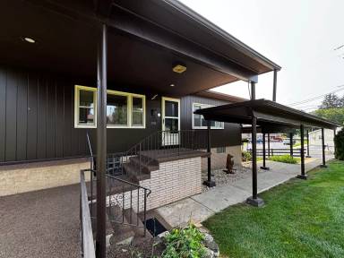 Main picture of 2423 Crest St