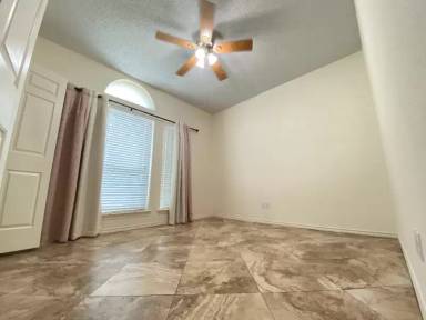 Main picture of 1400 Ridgemoor Ln