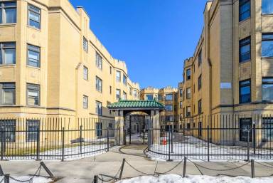 Main picture of 7531 S Essex Ave