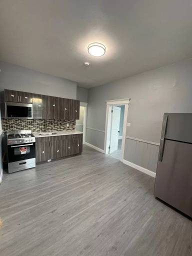 Main picture of 1874 Barnum Ave