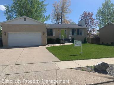 Main picture of 879 W 2025 S