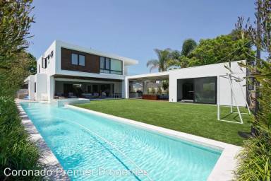 Main picture of 551 Country Club Ln