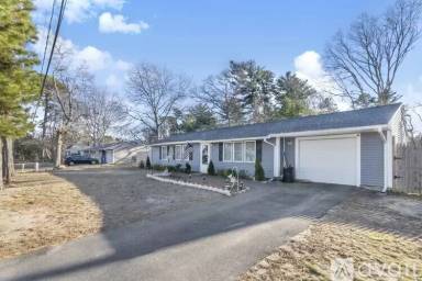 Main picture of 21 Parker Dr