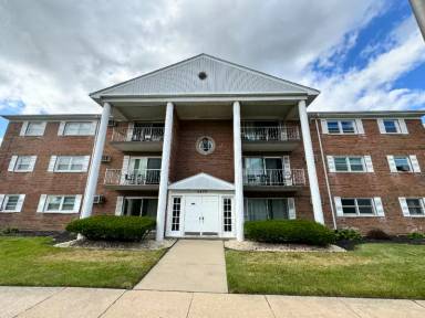 Main picture of 4410 W 111th St