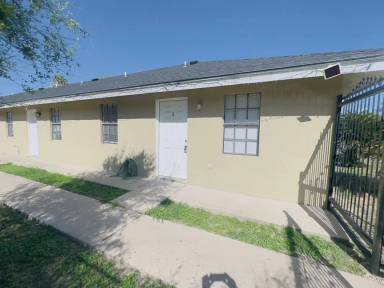 Main picture of 825 W 1st St