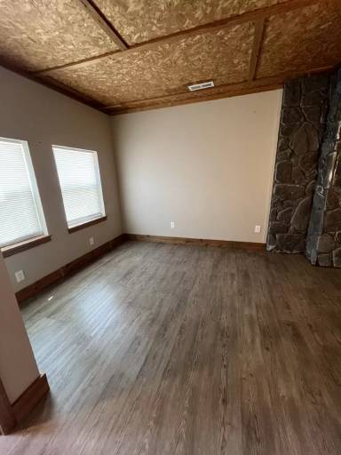 Main picture of 214 Oak St SW