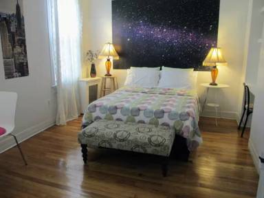 Main picture of 855 Pavonia Ave
