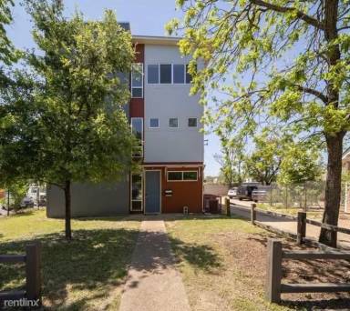 Main picture of 605 W 29th 1/2 St