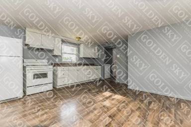 Main picture of 820 W 15th St