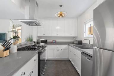 Main picture of 707 1/2 6th Ave