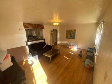 Main picture of 200 W 24th St