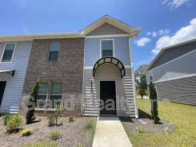 Main picture of 4403 Village Oak Ln