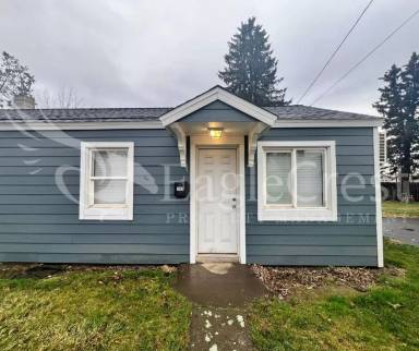 Main picture of 223 SE Roseville Ln