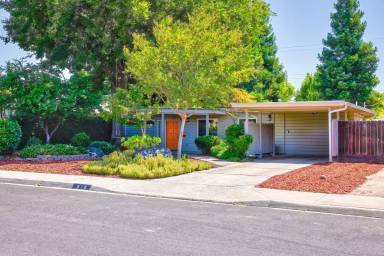 Main picture of 916 Hackberry Ave