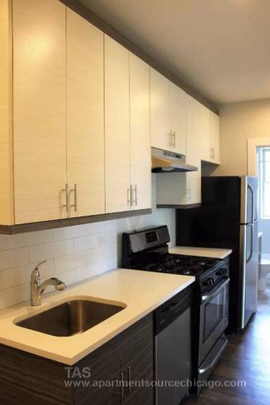 Main picture of 3915 N Janssen Ave