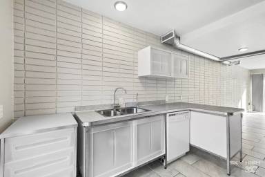 Main picture of 8 S Hill Ave