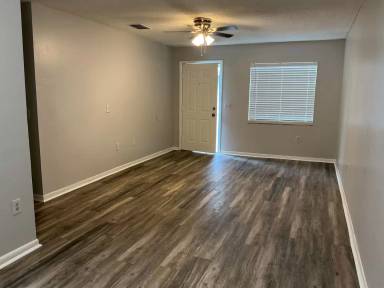 Main picture of 1339 E Myrtle St