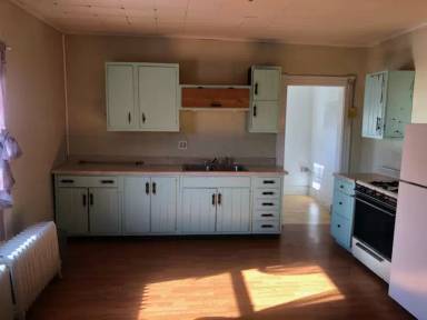 Main picture of 305 Donnan Ave