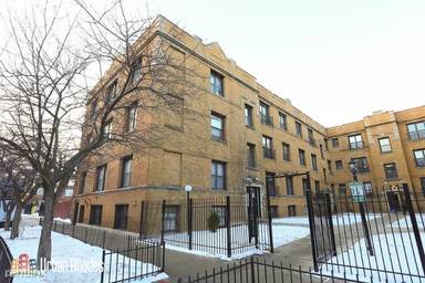 Main picture of 732 W Roscoe St
