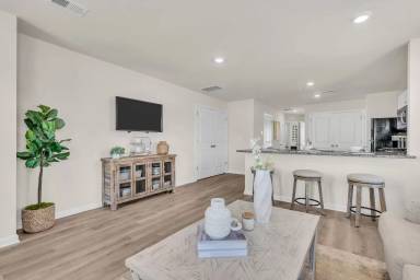 Main picture of 106 Whaler Way