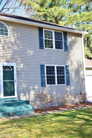 Main picture of 6 Lillian Ave