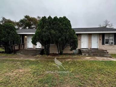 Main picture of 722 N Broadway St