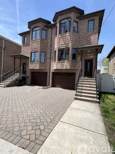 Main picture of 759 W End Ave
