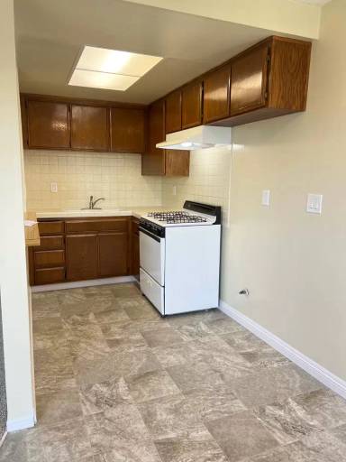 Main picture of 555 N Gaffey St