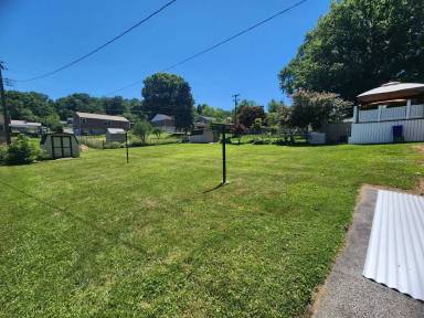 Main picture of 755 York St