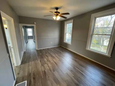 Main picture of 662 6th Ave