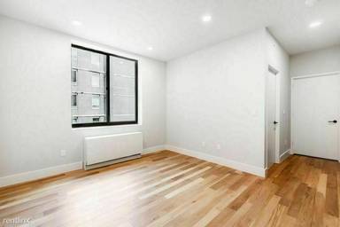 Main picture of 101 E 10th St