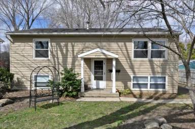 Main picture of 2003 37th St NW