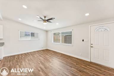 Main picture of 326-330 Rochester St