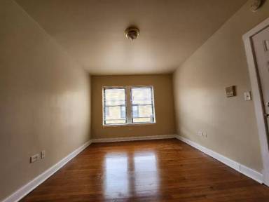 Main picture of 4850 W Adams St