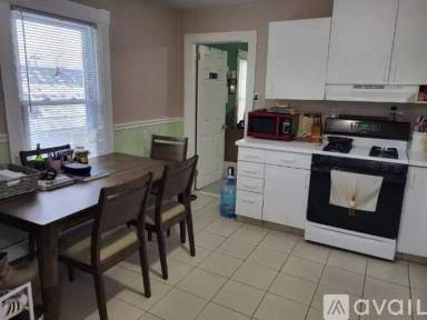 Main picture of 6 Stillwater St