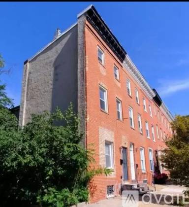 Main picture of 2028 E Fayette St