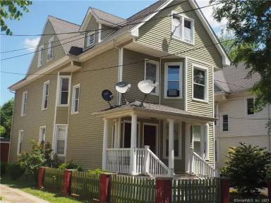 Main picture of 879 Elm St