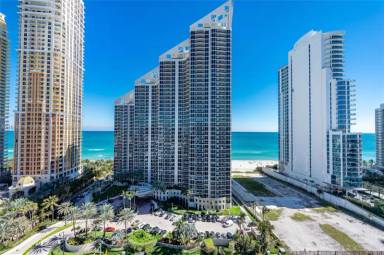 Main picture of 17550 Collins Ave