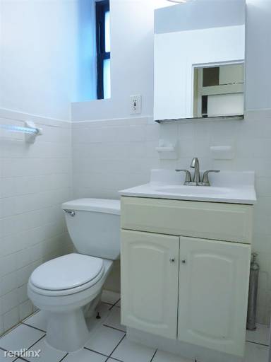 Main picture of 410 E 74th St