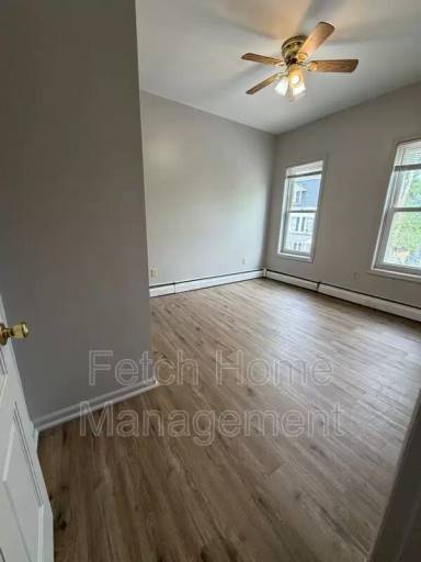 Main picture of 229 Front St