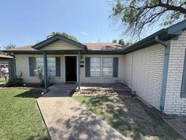 Main picture of 3033 Moffett Ave