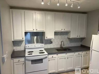 Main picture of 111 E 10th St