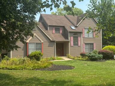 Main picture of 102 Ravenwood Pl