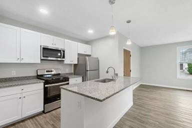 Main picture of 101 S Angell St