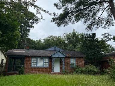 Main picture of 768 Center St