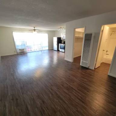 Main picture of 101 N Normandie Ave