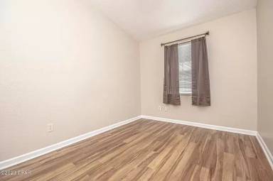 Main picture of 221 S Mary Ella Ave