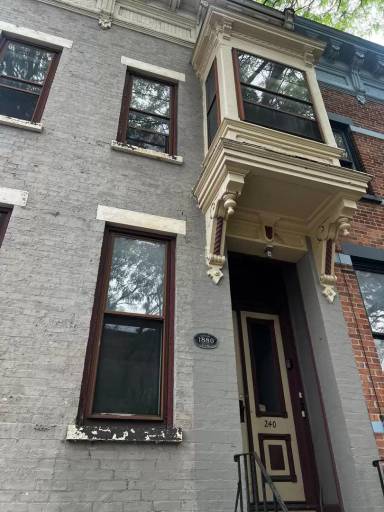 Main picture of 240 Elm Street