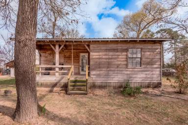 Main picture of 152 Town and Country Dr